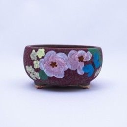 Maceta aspera con diseño de flores