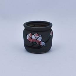 Maceta con diseño de flores
