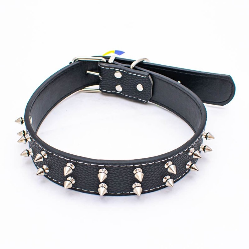 Collar con tachas para perro 63cm