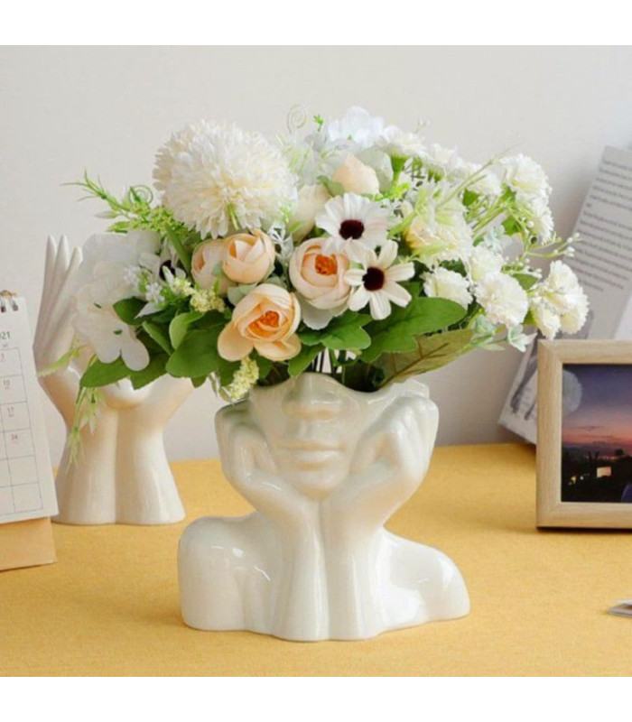 MOLDE S. MACETA ROSTRO POSADO EN SUS MANOS