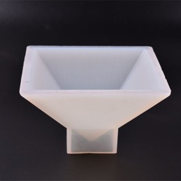 Molde de silicona piramide 3D 98mm