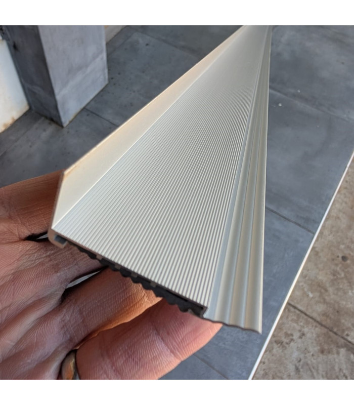PERFIL ESCALON C/GOMA ANTIDESLIZANTE ALUMINIO 2.50MTx5CM