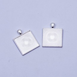 Dije cuadrado plateado 28mm 5pc