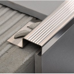 Perfil de piso ESCALON 2.44mt color plata
